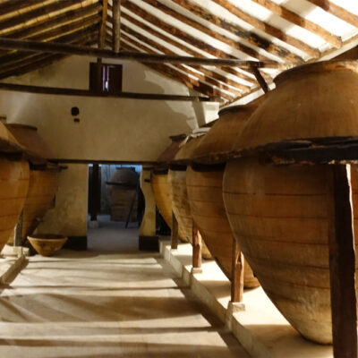 Tinajas-de-barro-bodega
